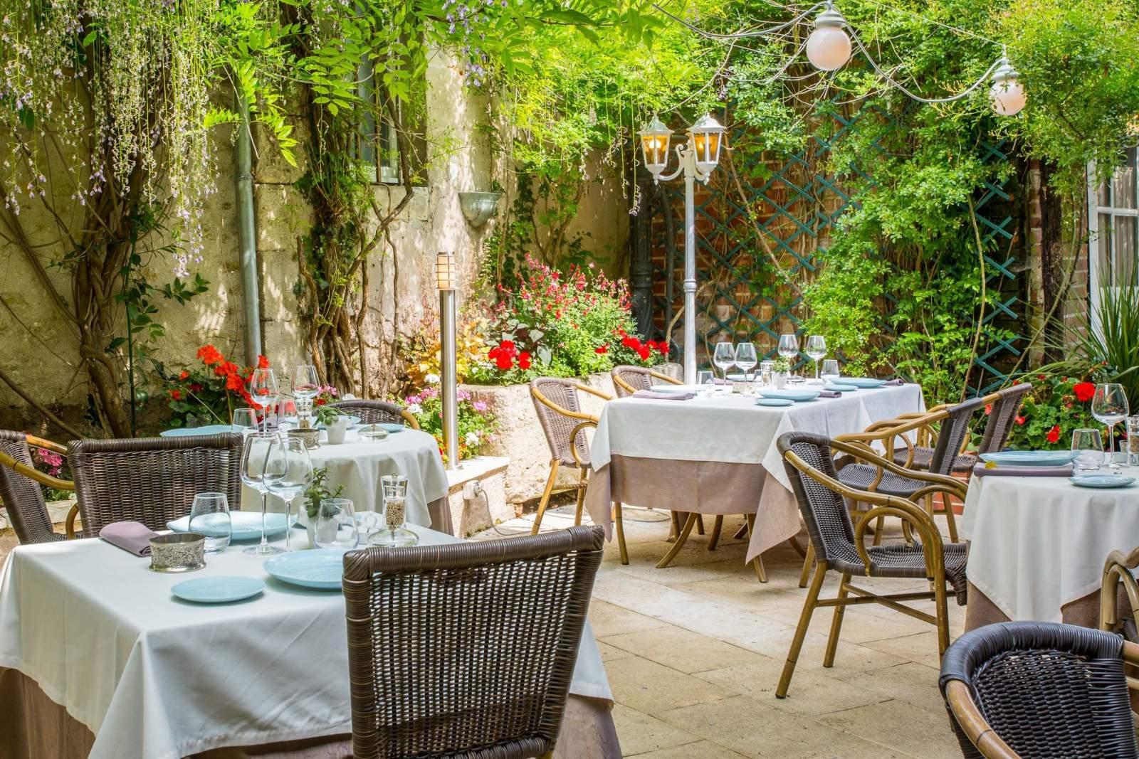 Logis Hotels Restaurant La Mere Hamard Semblançay Buitenkant foto