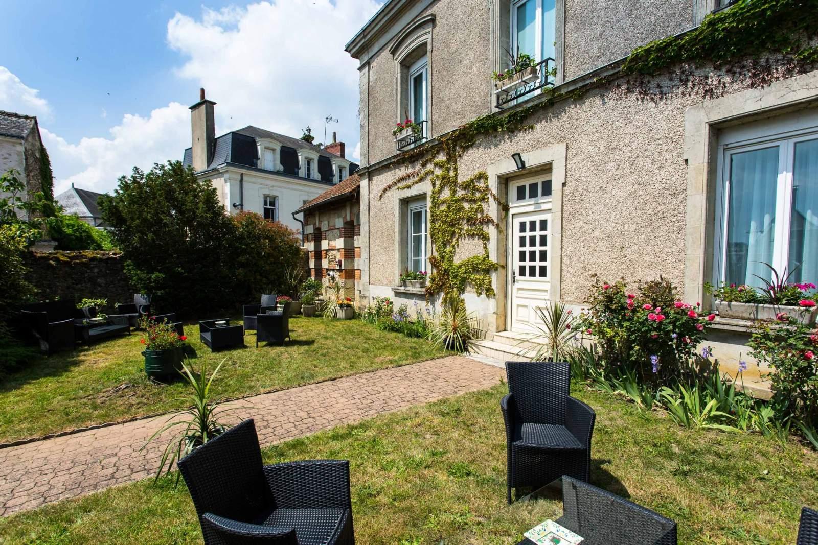 Logis Hotels Restaurant La Mere Hamard Semblançay Buitenkant foto