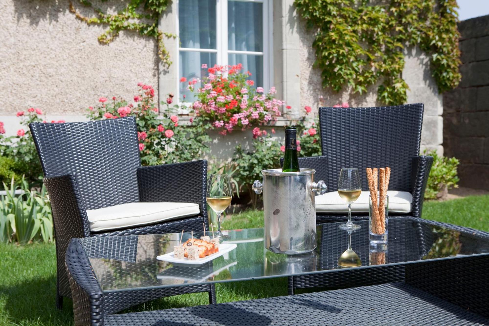 Logis Hotels Restaurant La Mere Hamard Semblançay Buitenkant foto