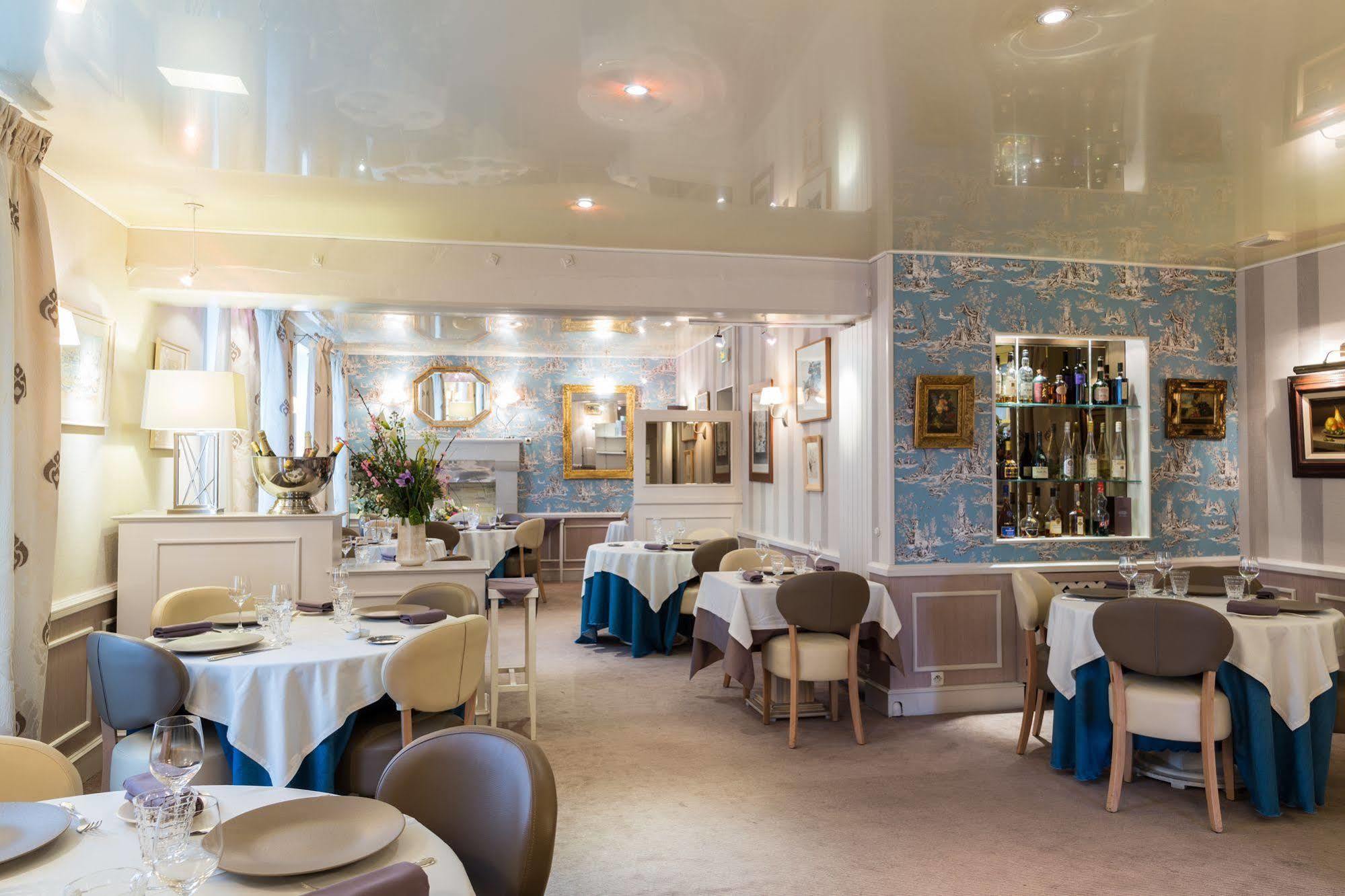 Logis Hotels Restaurant La Mere Hamard Semblançay Buitenkant foto